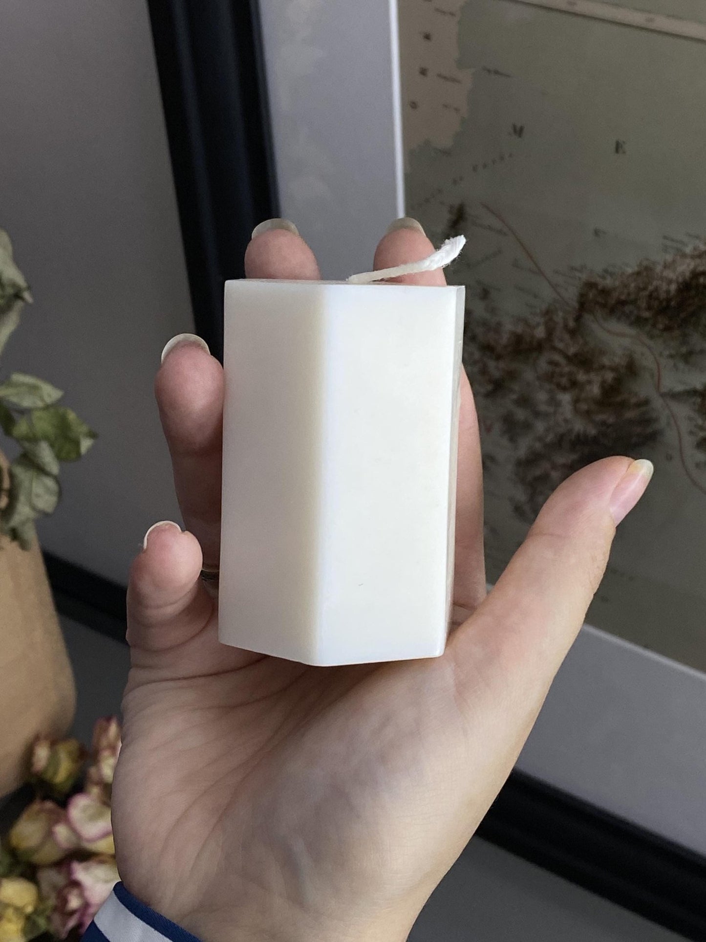 Hexagon Minimal Candle – Handcrafted Soy Wax – Modern Sculptural Candle – Geometric Decor – Elegant Gift Idea – Unscented - CasaLumos